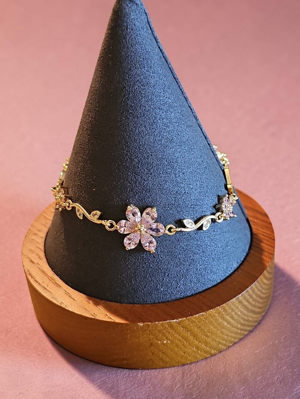 Sassified Boutique Nwt Gold Floral Pink Crystal Bracelet.